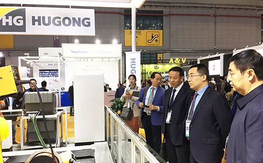 河南省鹤壁市市长莅临28圈意大利CEA展位