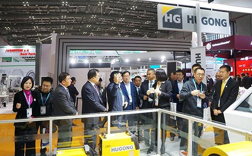 甘肃省天水市常务副市长莅临28圈意大利CEA展位