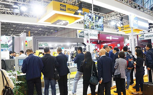 第二届进博会28圈意大利CEA展位人气爆棚